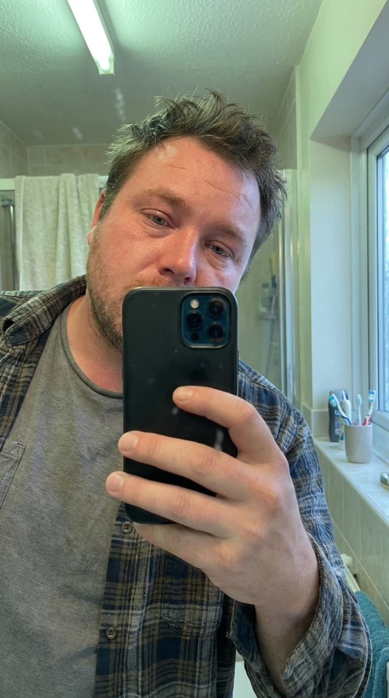 Vanya, candid mirror selfie style